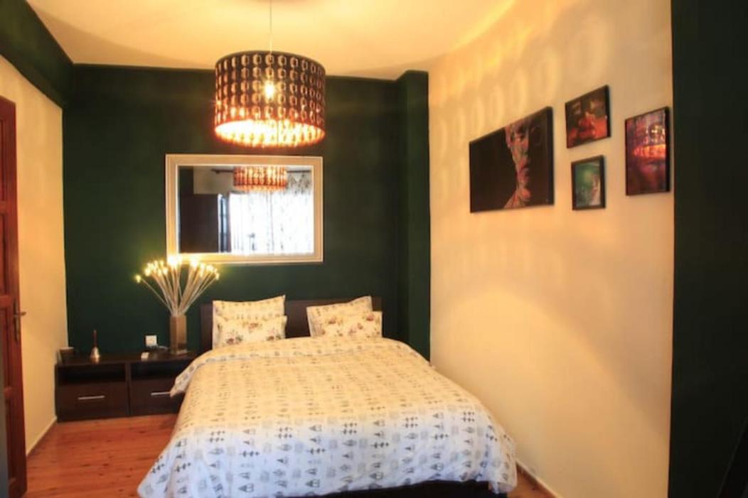 Panoramic Views Of Center Apartment